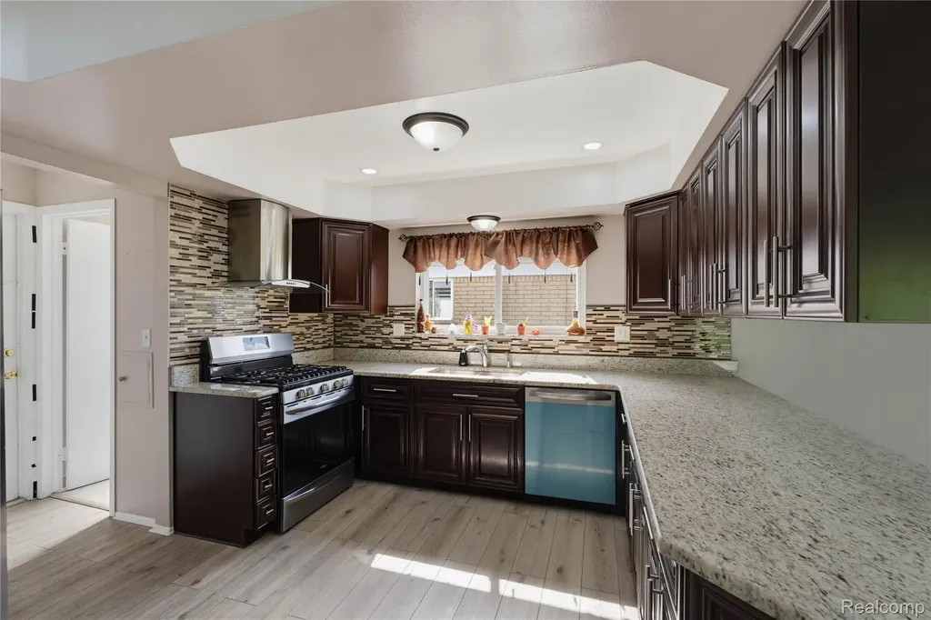 3173 Hedge Drive Sterling Heights City MI 48310