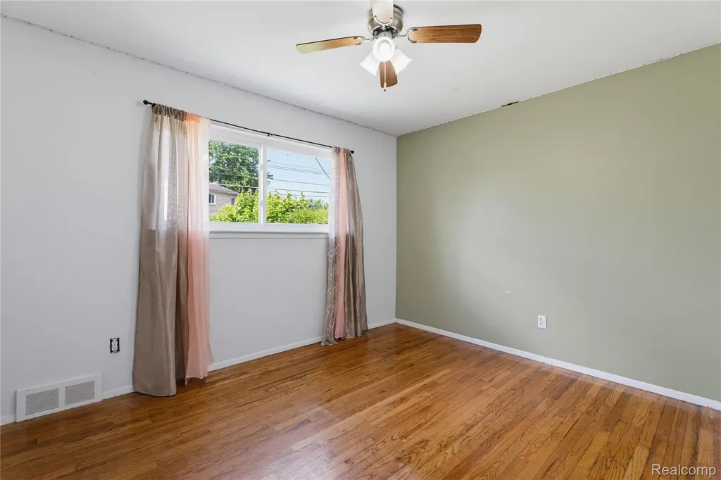 3173 Hedge Drive Sterling Heights City MI 48310
