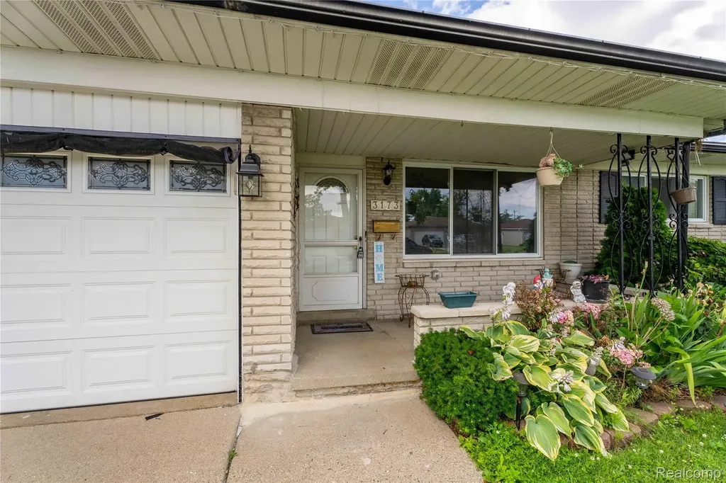 3173 Hedge Drive Sterling Heights City MI 48310