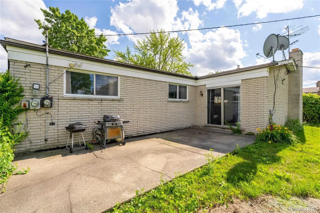 3173 Hedge Drive Sterling Heights City MI 48310