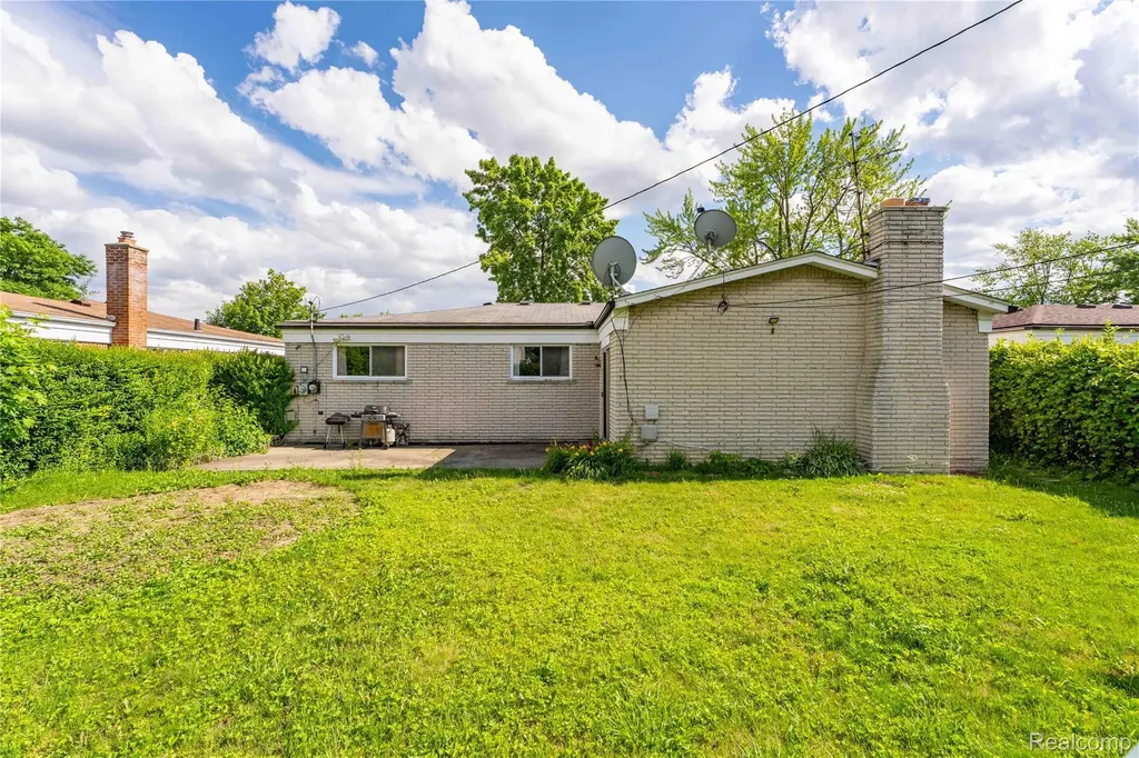 3173 Hedge Drive Sterling Heights City MI 48310