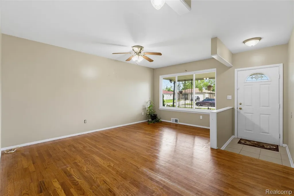 3173 Hedge Drive Sterling Heights City MI 48310