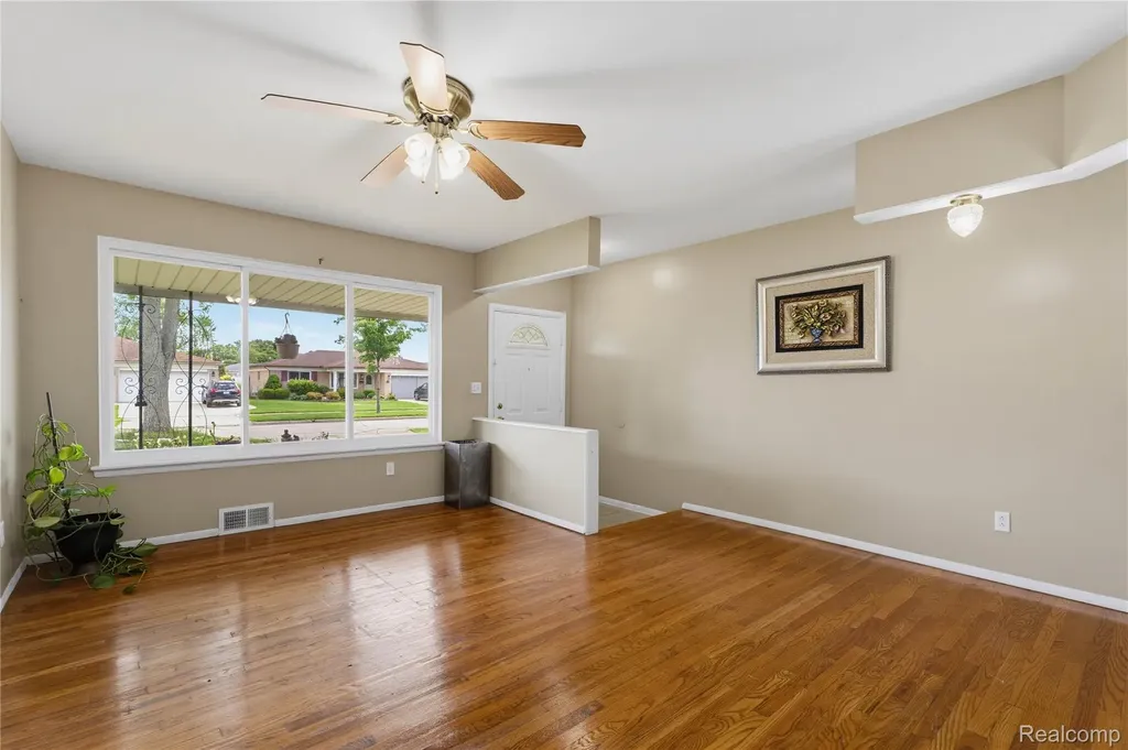 3173 Hedge Drive Sterling Heights City MI 48310