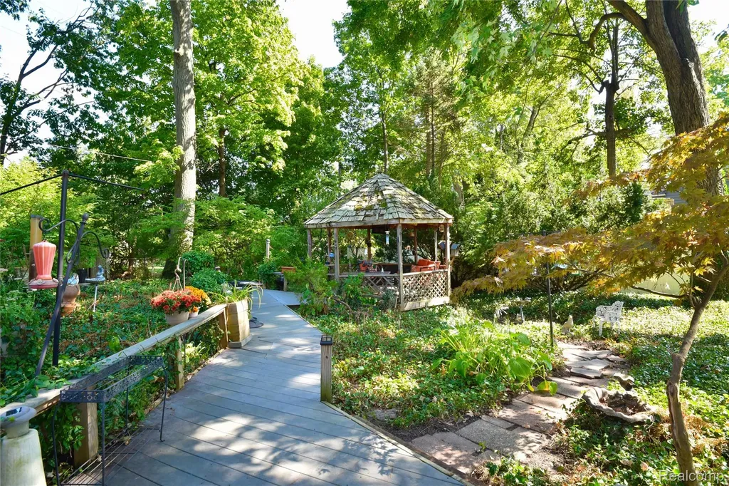 1850 Dorchester Road Birmingham City MI 48009