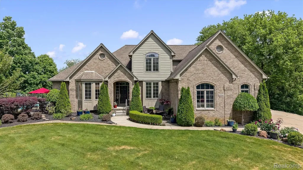 68960 Silver Fox Lane Washington Township MI 48095