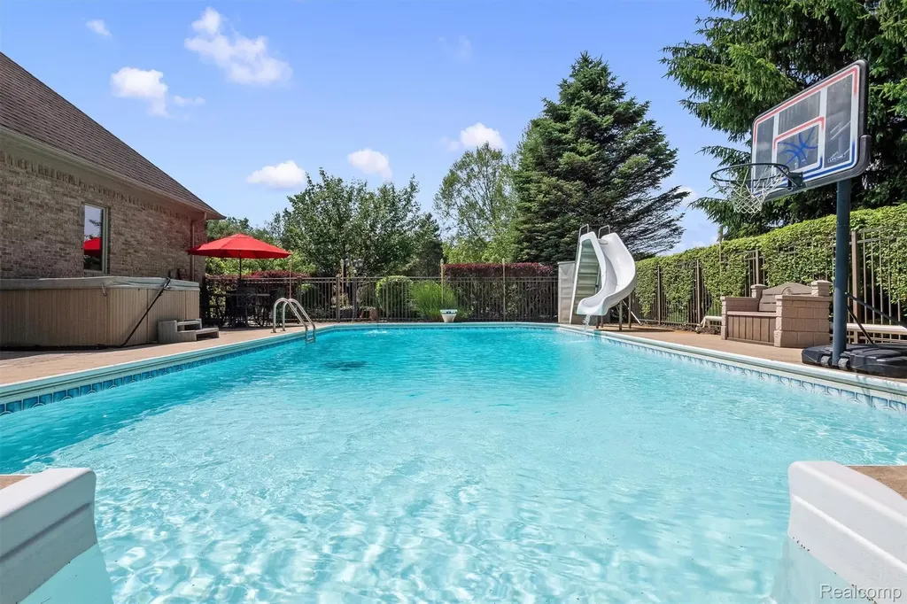 68960 Silver Fox Lane Washington Township MI 48095