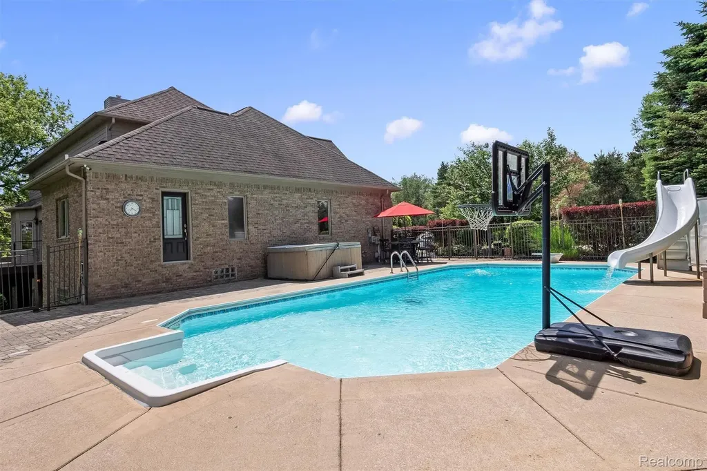 68960 Silver Fox Lane Washington Township MI 48095