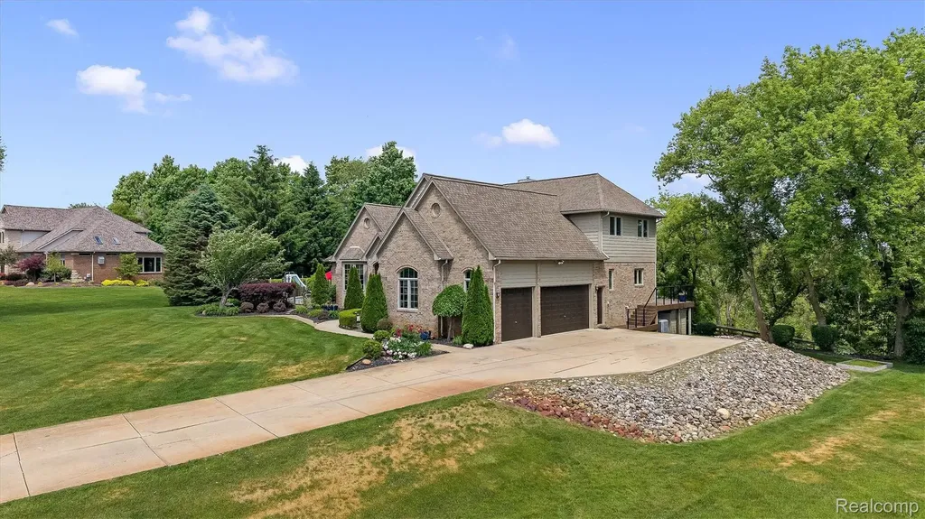 68960 Silver Fox Lane Washington Township MI 48095