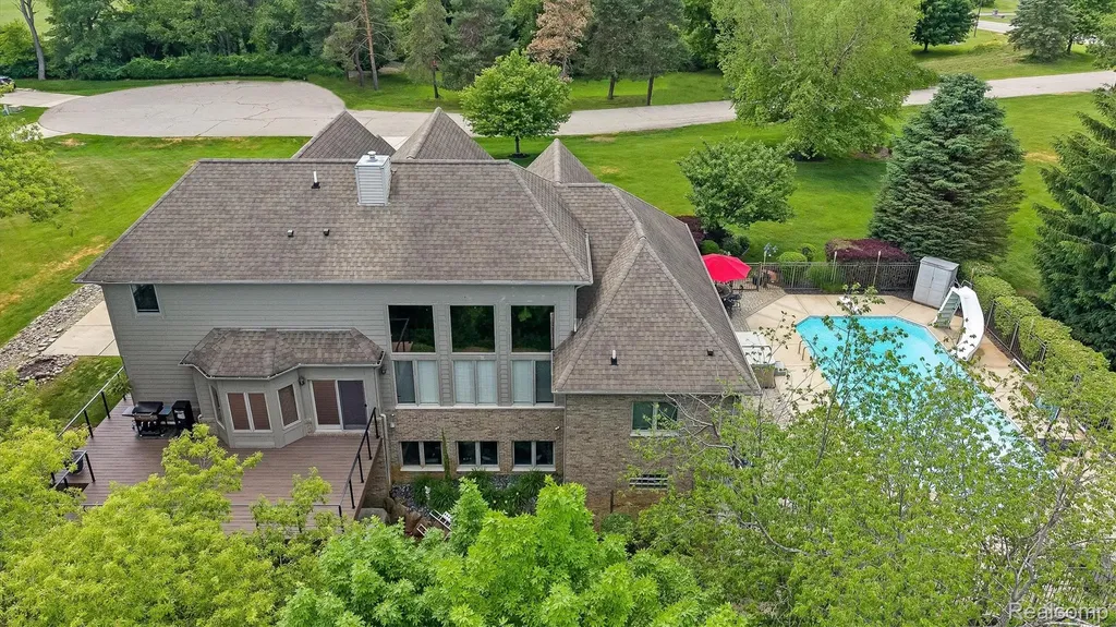 68960 Silver Fox Lane Washington Township MI 48095