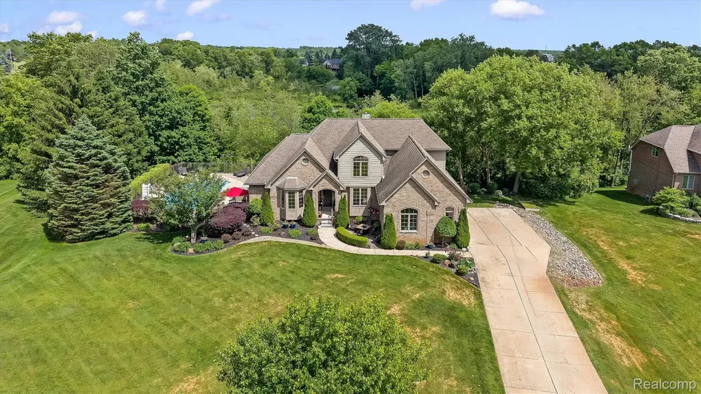 68960 Silver Fox Lane Washington Township MI 48095