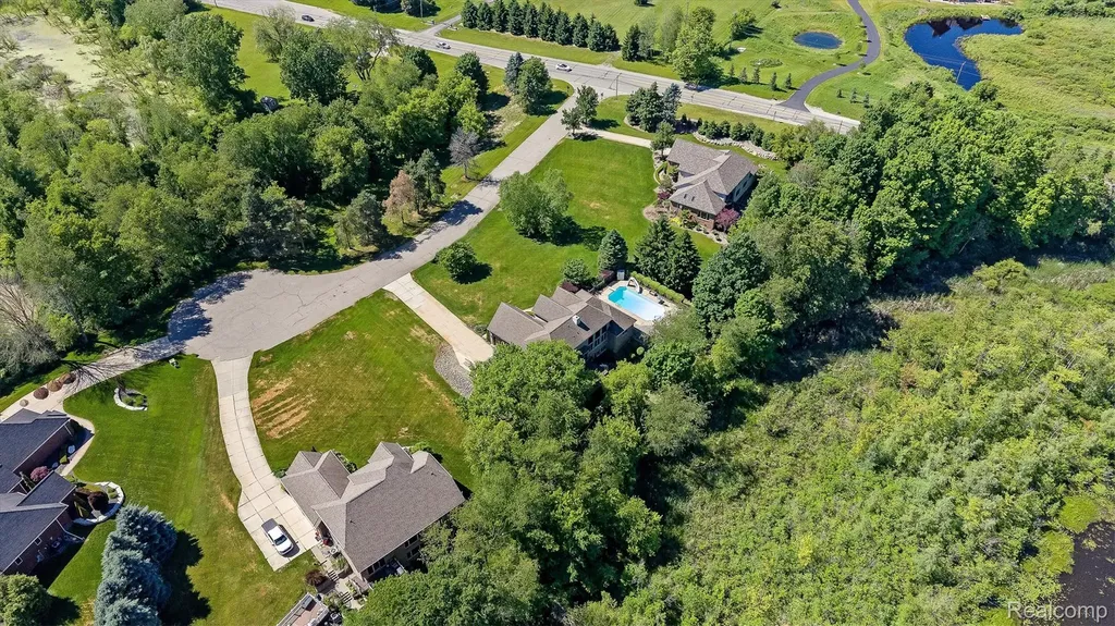 68960 Silver Fox Lane Washington Township MI 48095