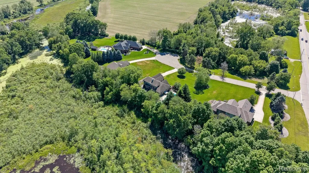68960 Silver Fox Lane Washington Township MI 48095