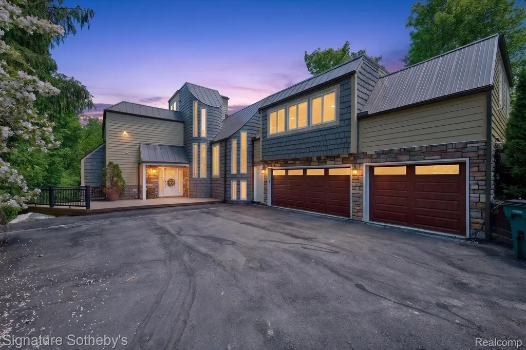30650 Lahser Road Beverly Hills Village MI 48025