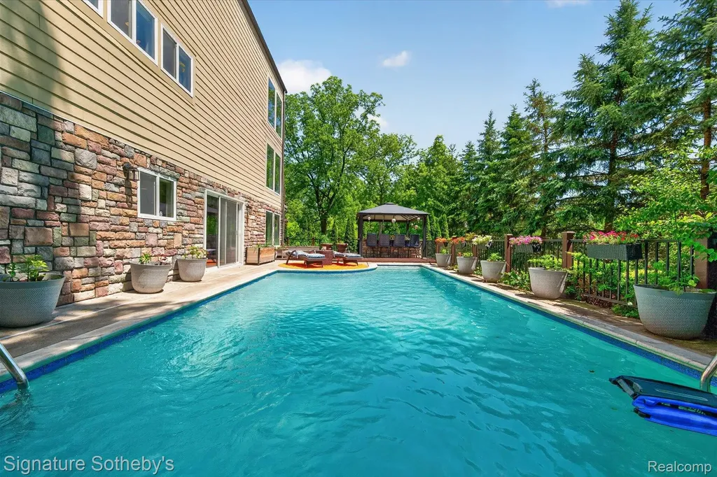 30650 Lahser Road Beverly Hills Village MI 48025