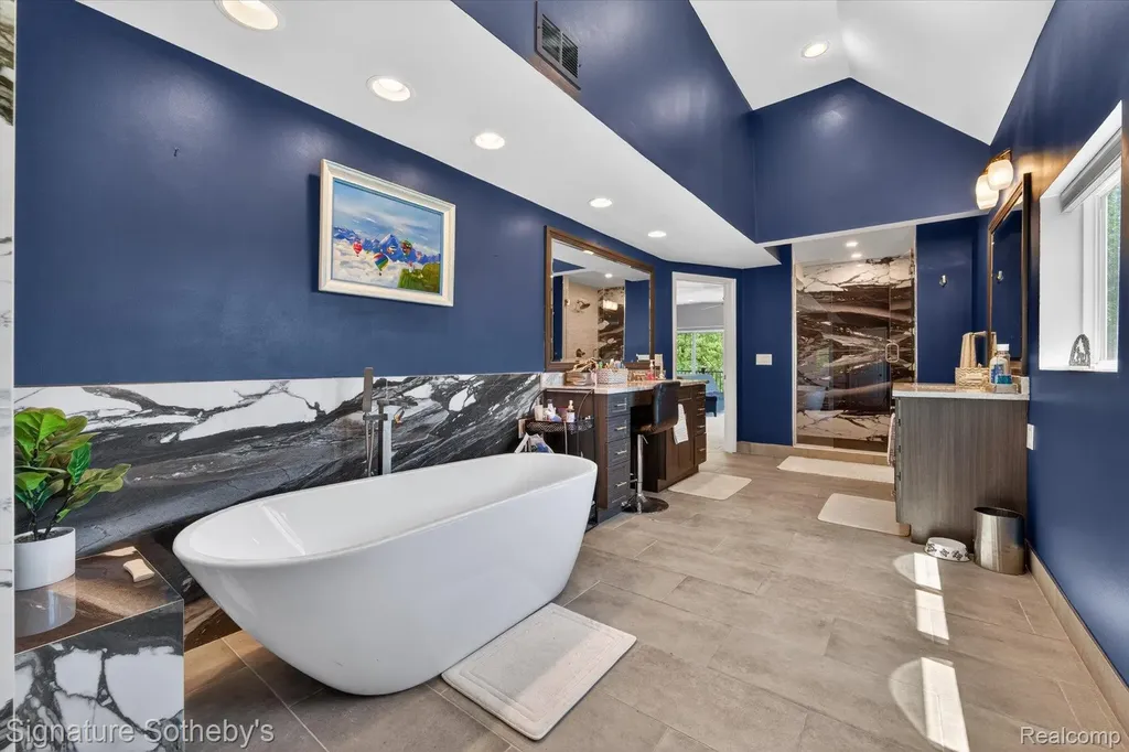 30650 Lahser Road Beverly Hills Village MI 48025
