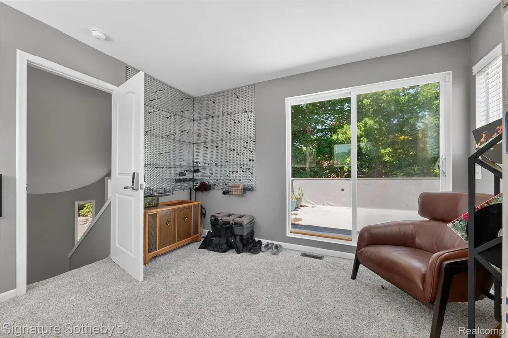 30650 Lahser Road Beverly Hills Village MI 48025