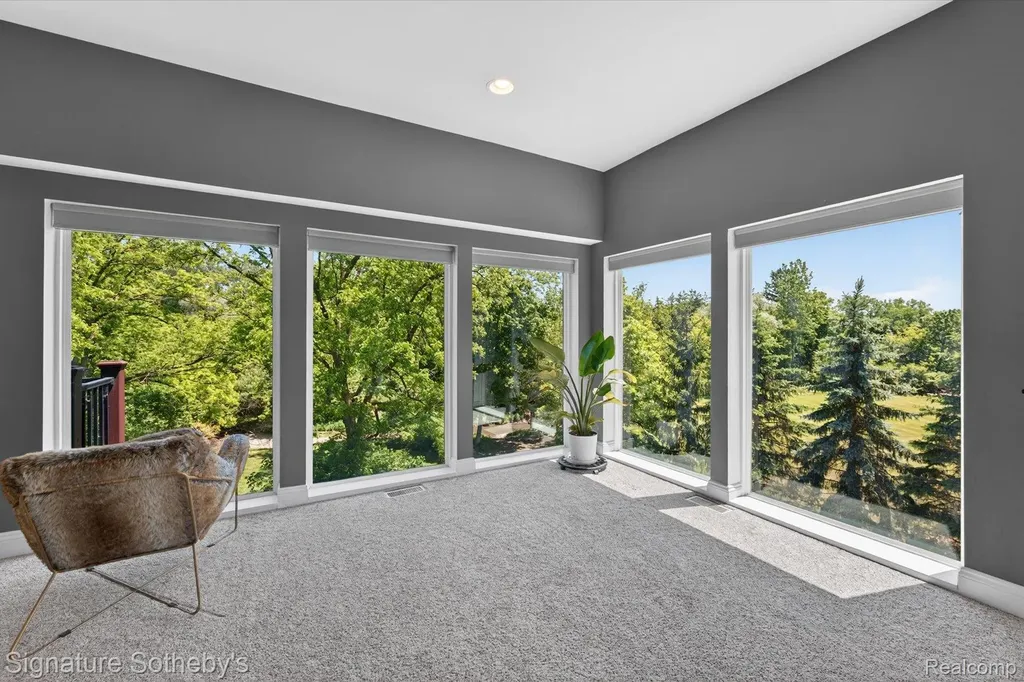 30650 Lahser Road Beverly Hills Village MI 48025