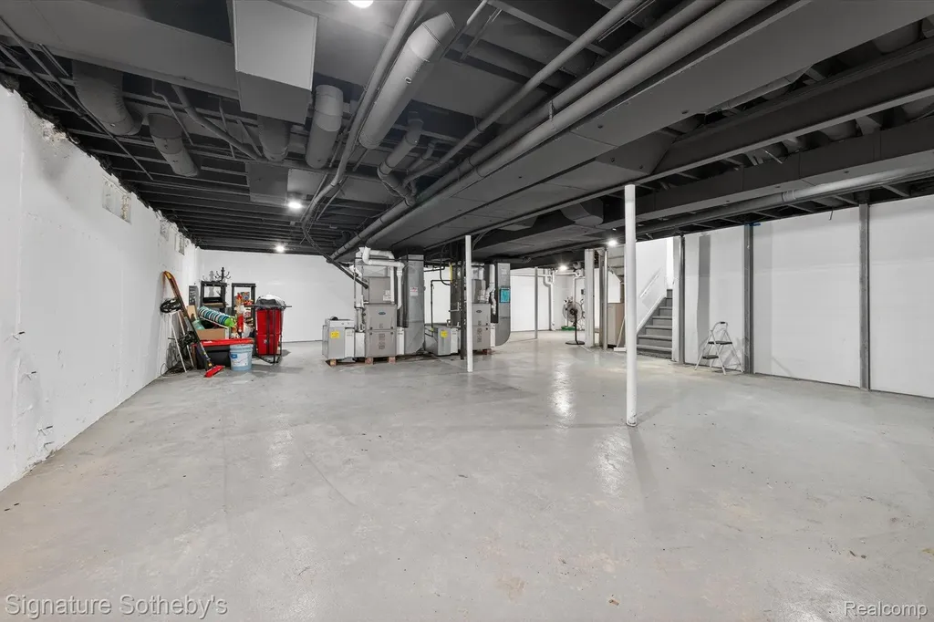 30650 Lahser Road Beverly Hills Village MI 48025