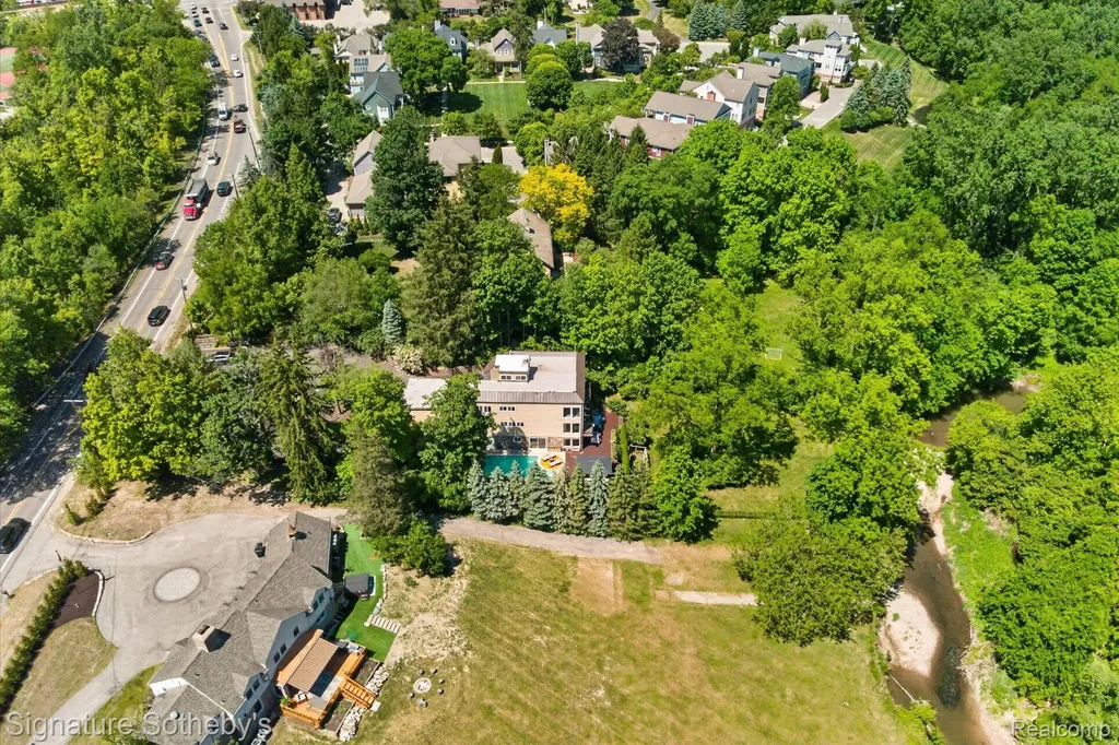 30650 Lahser Road Beverly Hills Village MI 48025