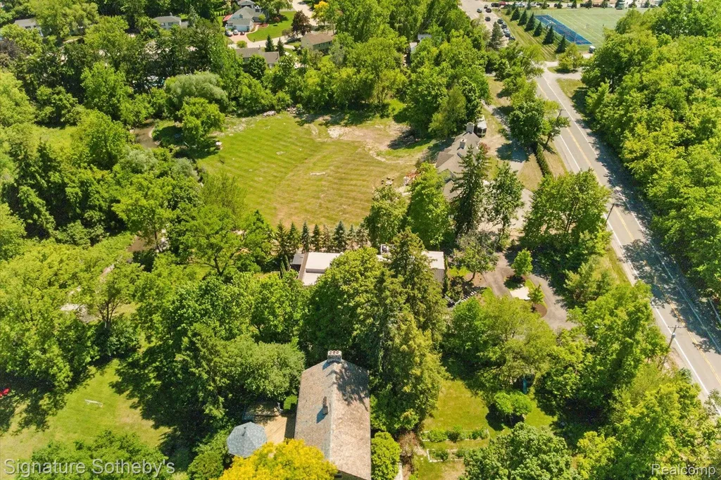30650 Lahser Road Beverly Hills Village MI 48025