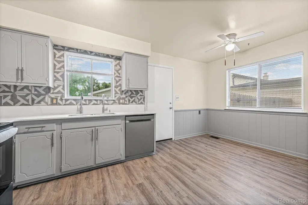 33828 Stonewood Drive Sterling Heights City MI 48312