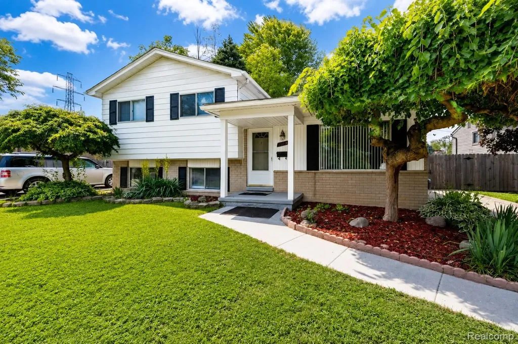 33828 Stonewood Drive Sterling Heights City MI 48312