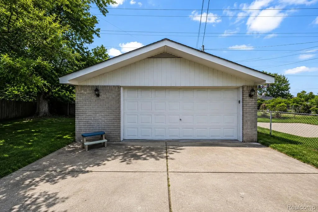 33828 Stonewood Drive Sterling Heights City MI 48312