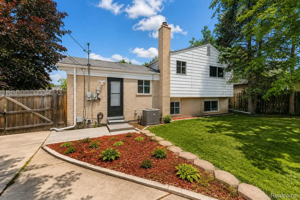 33828 Stonewood Drive Sterling Heights City MI 48312