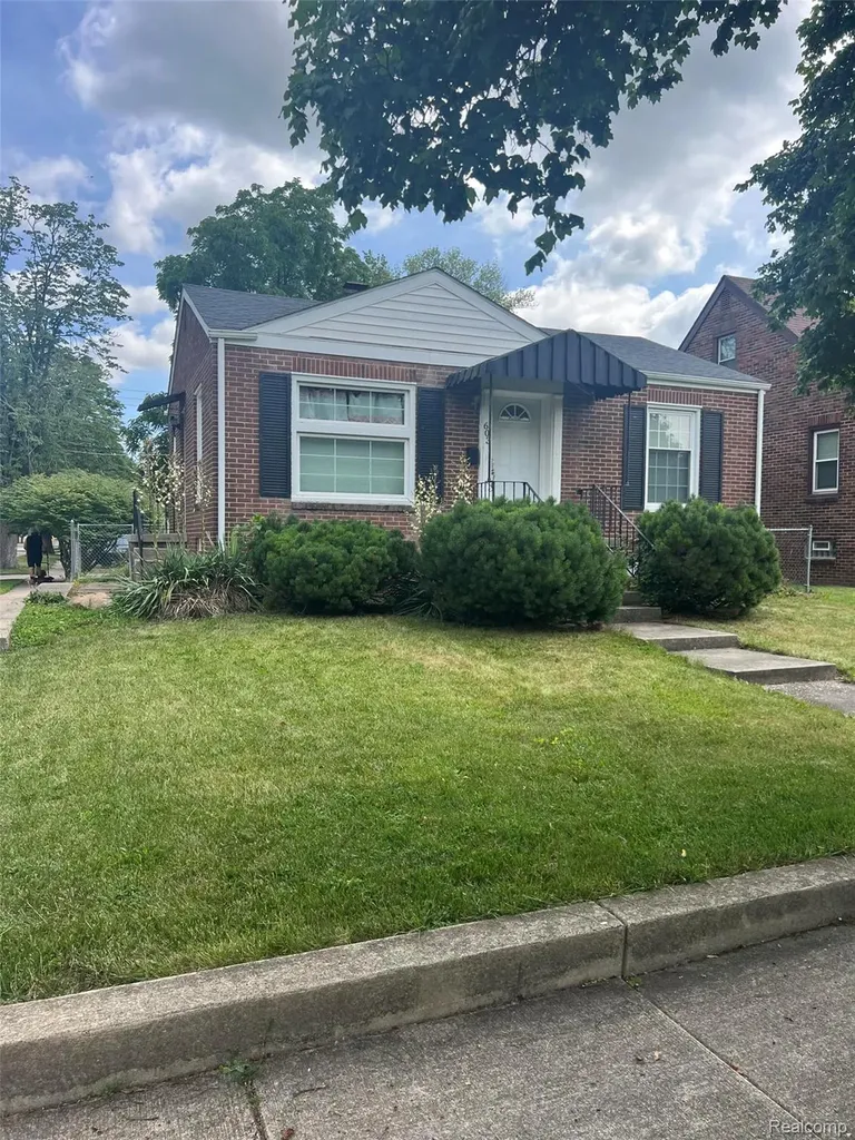 603 Parkwood Avenue Monroe City MI 48162