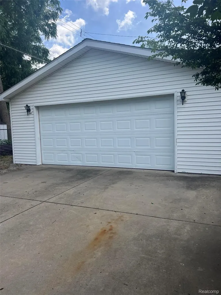 603 Parkwood Avenue Monroe City MI 48162