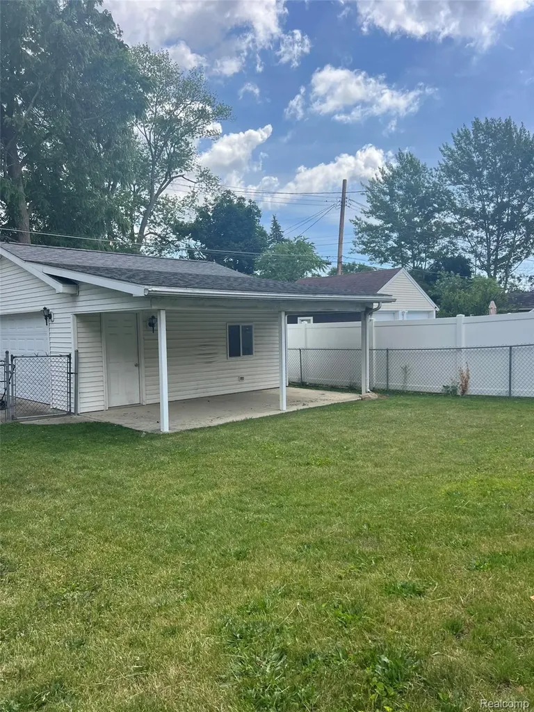603 Parkwood Avenue Monroe City MI 48162