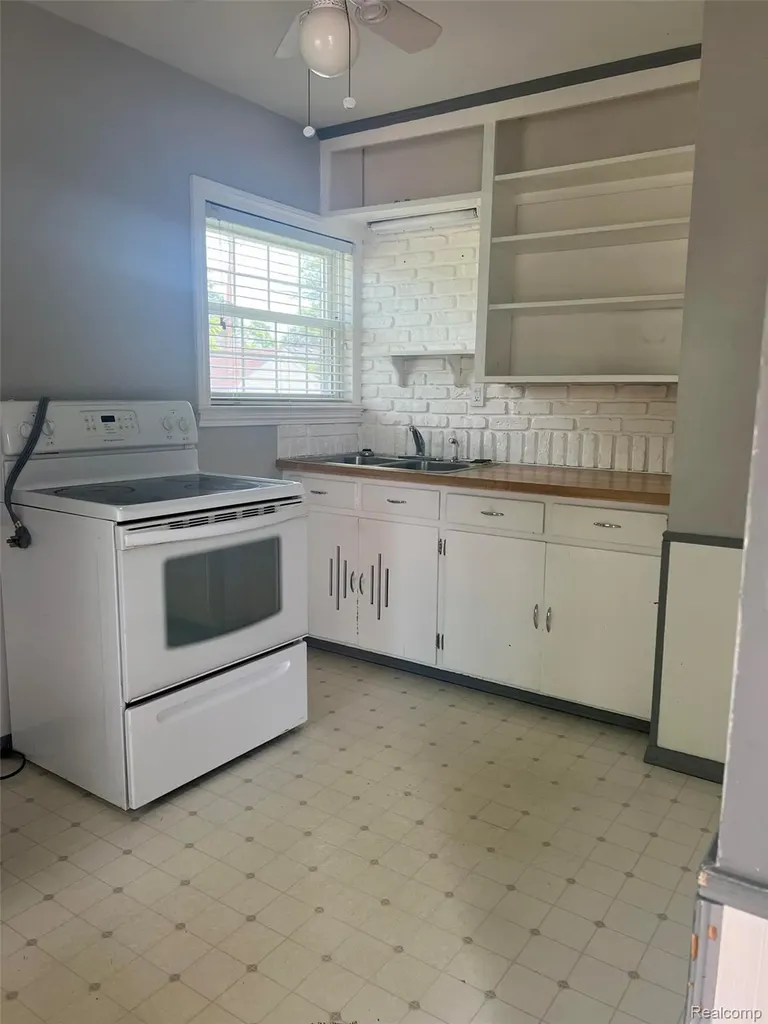 603 Parkwood Avenue Monroe City MI 48162