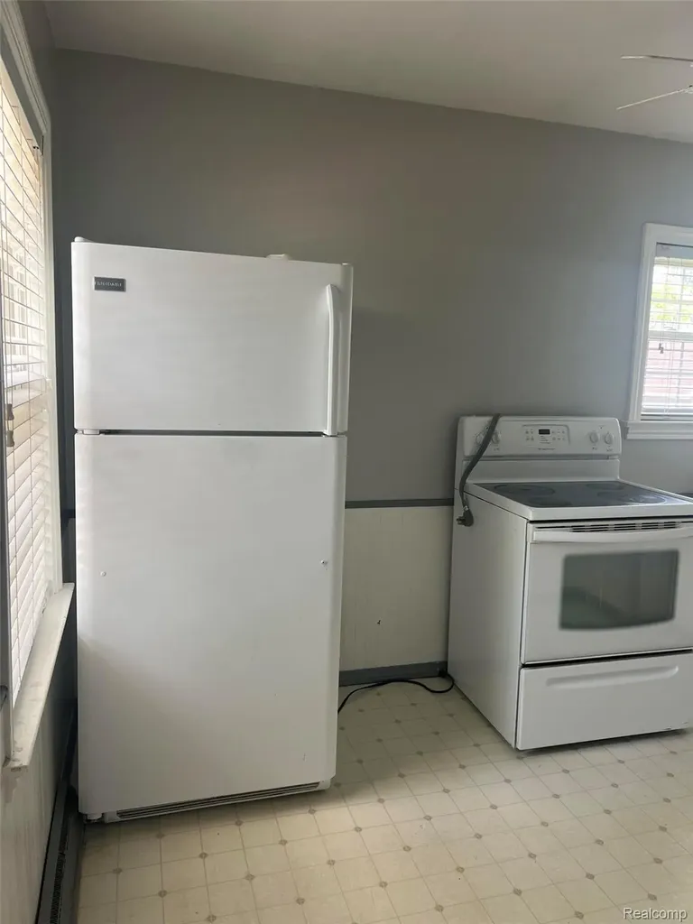 603 Parkwood Avenue Monroe City MI 48162