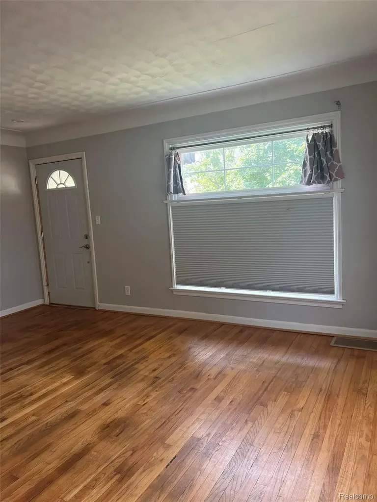 603 Parkwood Avenue Monroe City MI 48162