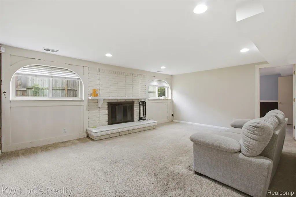 19700 Northbrook Drive Southfield City MI 48076