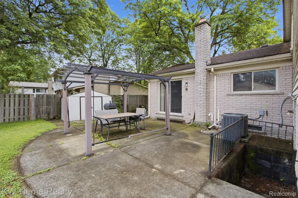 19700 Northbrook Drive Southfield City MI 48076