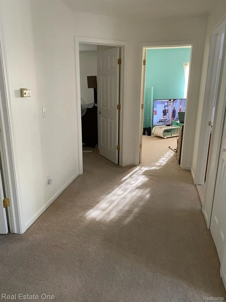 12147 Rockland Redford Charter Township MI 48239