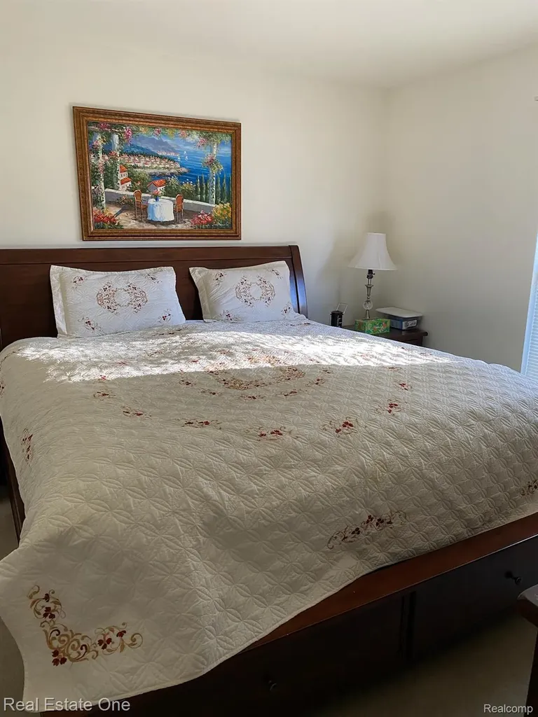 12147 Rockland Redford Charter Township MI 48239