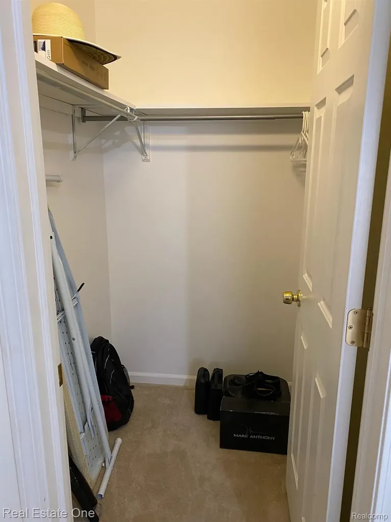 12147 Rockland Redford Charter Township MI 48239