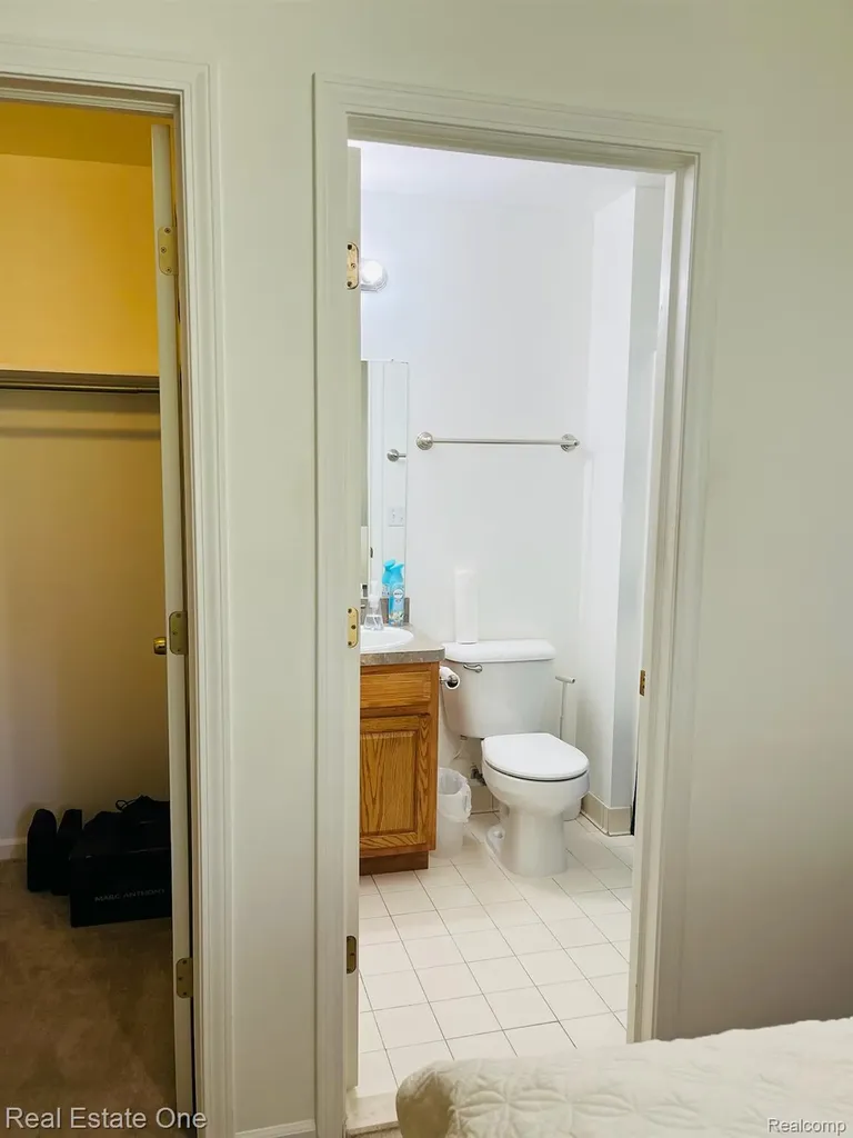 12147 Rockland Redford Charter Township MI 48239