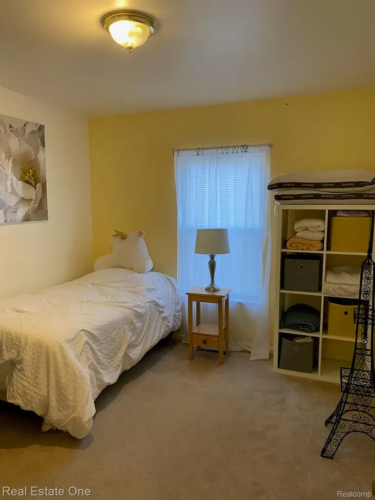 12147 Rockland Redford Charter Township MI 48239