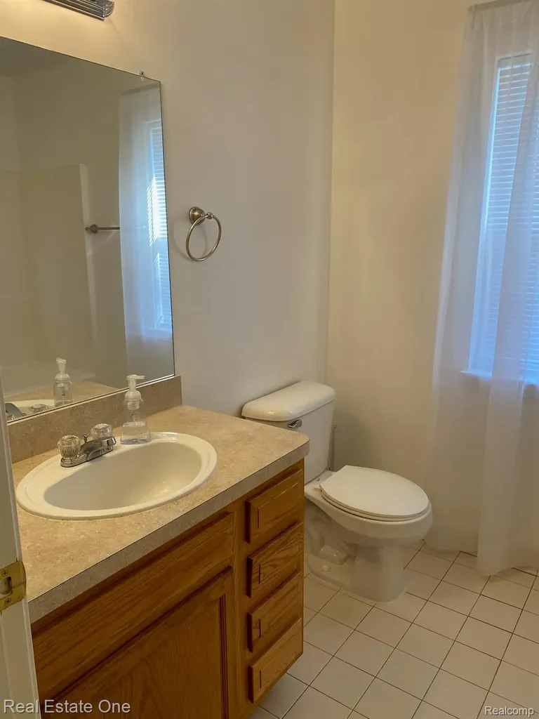 12147 Rockland Redford Charter Township MI 48239