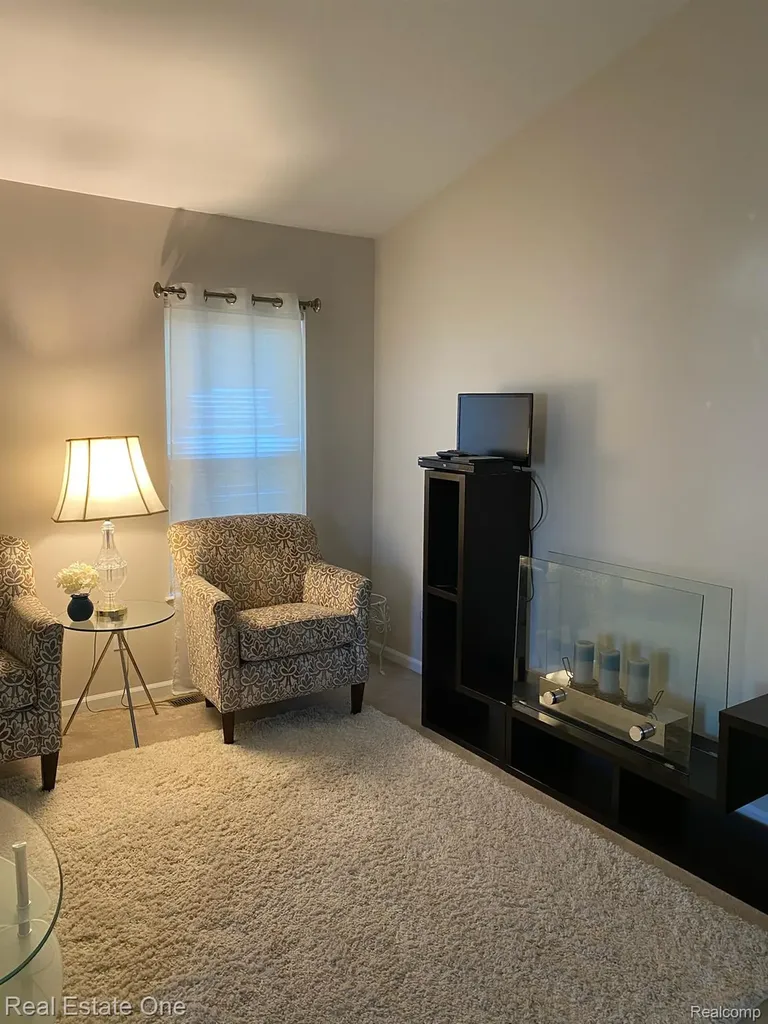 12147 Rockland Redford Charter Township MI 48239