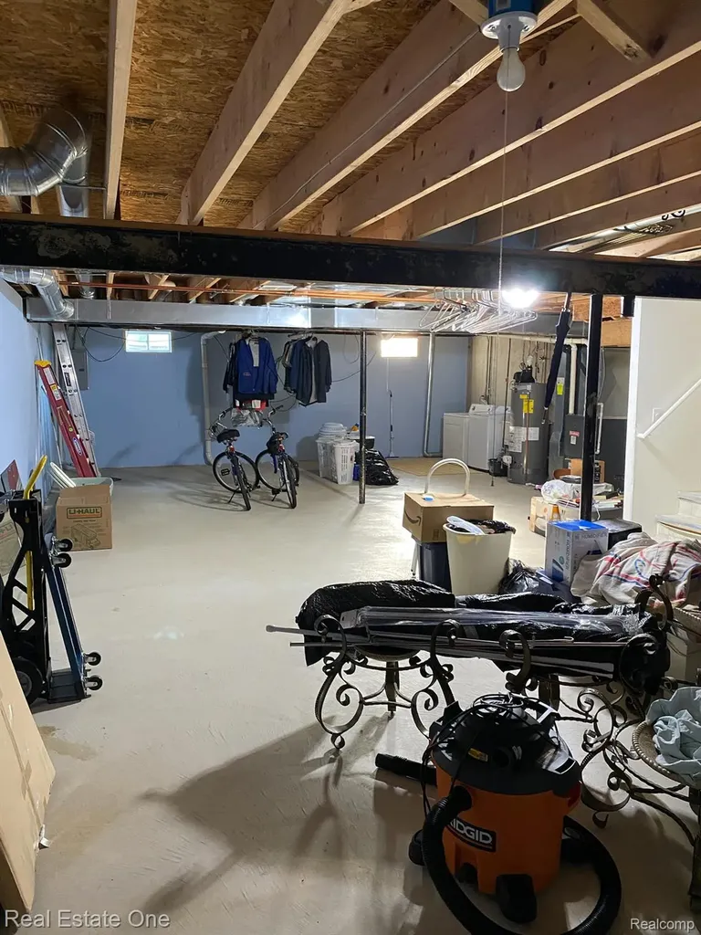 12147 Rockland Redford Charter Township MI 48239