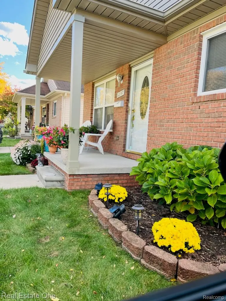 12147 Rockland Redford Charter Township MI 48239