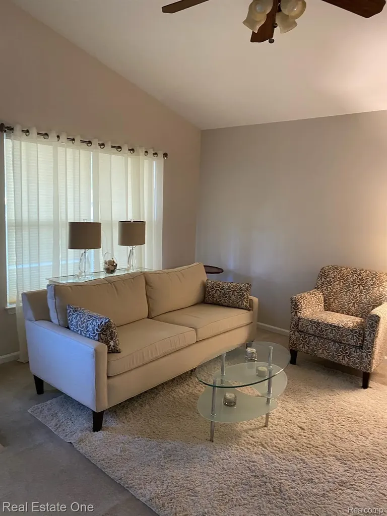 12147 Rockland Redford Charter Township MI 48239