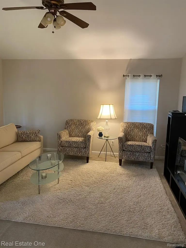 12147 Rockland Redford Charter Township MI 48239