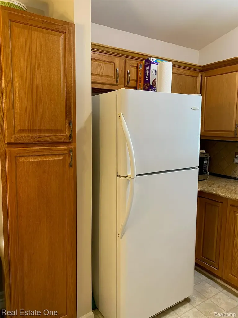 12147 Rockland Redford Charter Township MI 48239