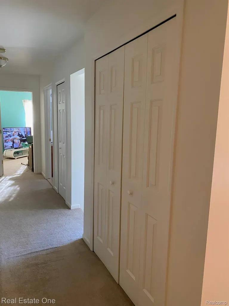 12147 Rockland Redford Charter Township MI 48239