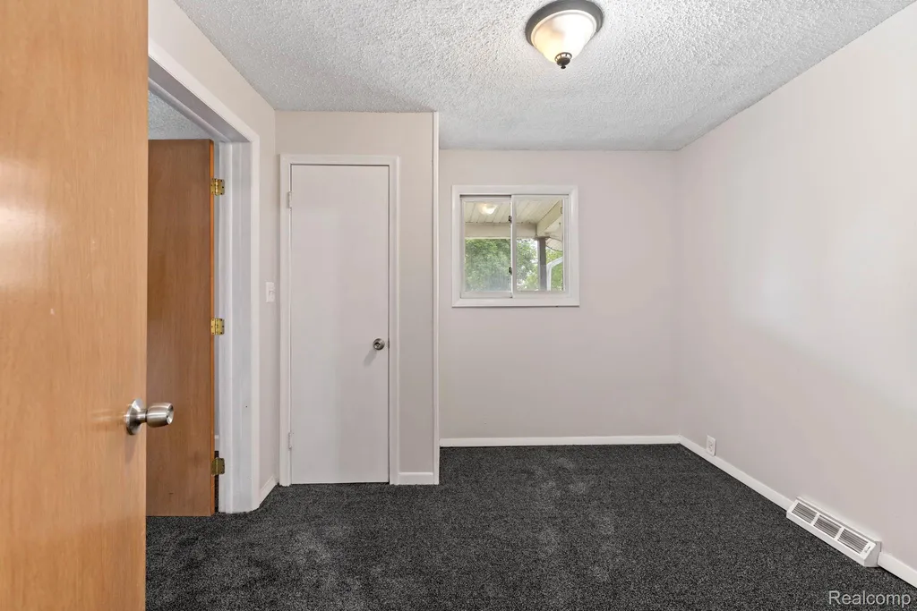551 Nebraska Avenue Pontiac City MI 48341